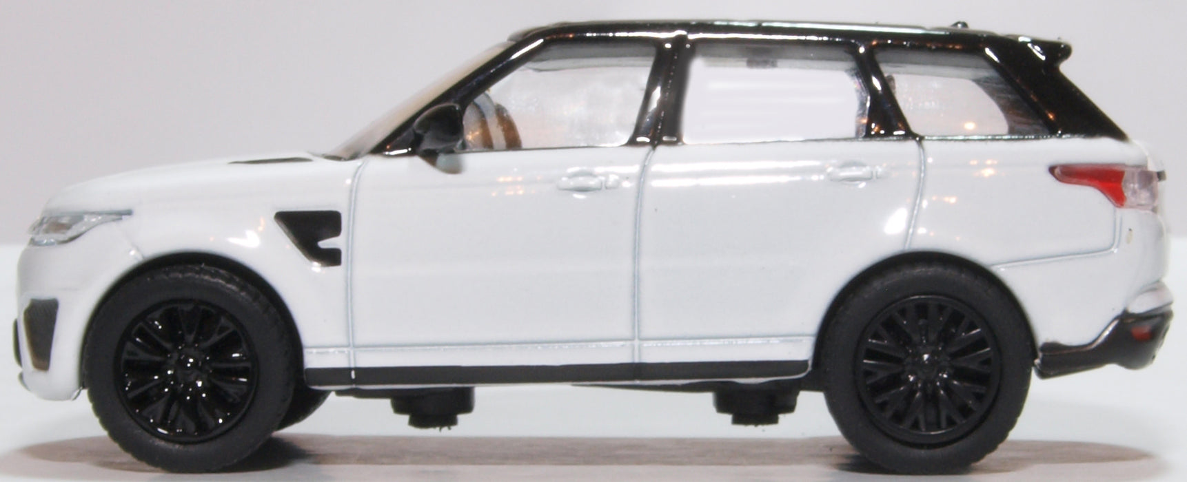 Oxford Diecast Range Rover Sport SVR Fuji White 76RRS004