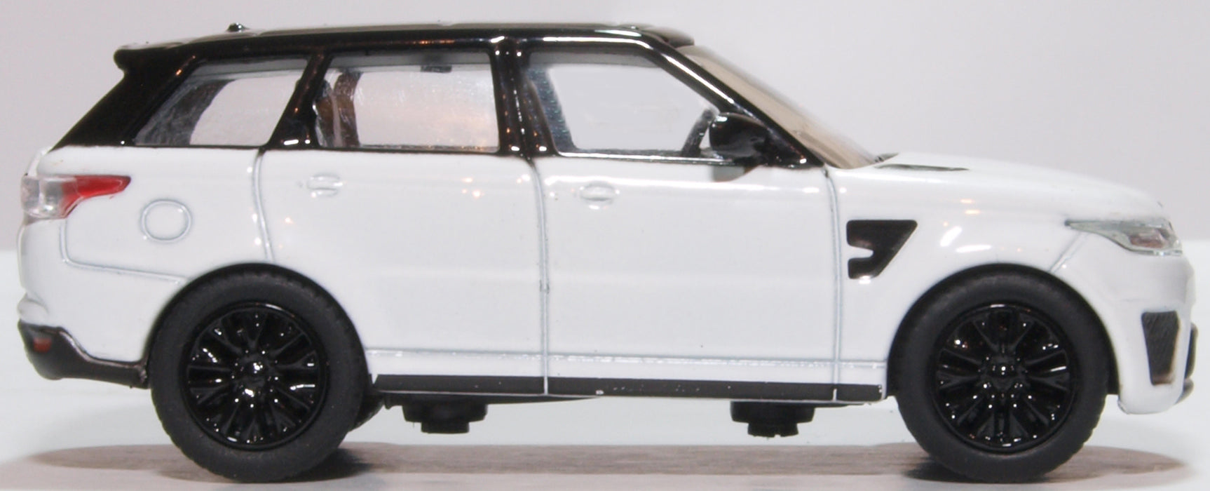 Oxford Diecast Range Rover Sport SVR Fuji White 76RRS004