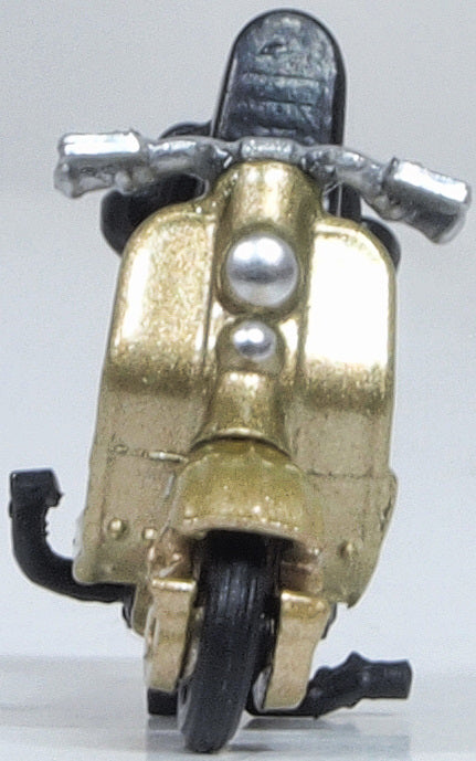 Oxford Diecast Scooter Gold 1:76 Scale. 76SC004