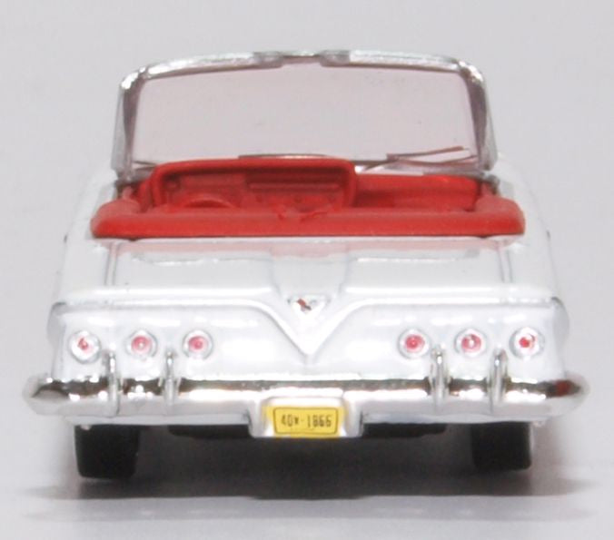 Oxford Diecast Chevrolet Impala 1961 White Roman Red 87CI61003