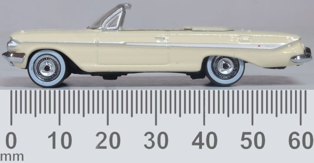 Oxford Diecast Almond Beige White Chevrolet Impala 1961