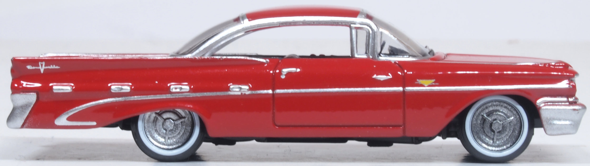 Oxford Diecast Pontiac Bonneville Mandalay Red Coupe 1959