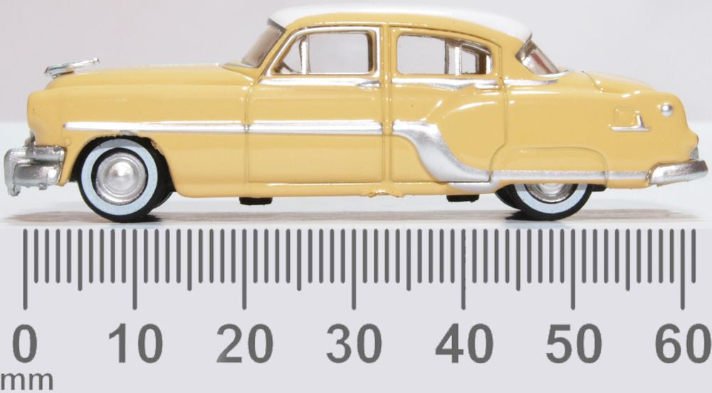 Oxford Diecast Pontiac Chieftain 4 Door 1954 Winter White maize Yellow 87PC54002