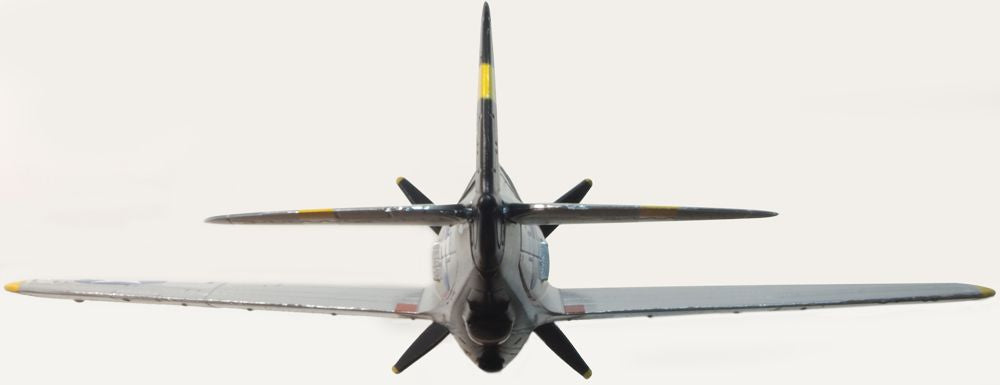 Oxford Diecast P-47 Thunderbolt 333rd FS318FG - Capt Daniel Boone AC117