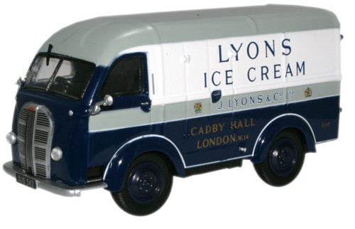 Oxford Diecast Lyons Ice Cream Austin K8 Van - 1:43 Scale AK010