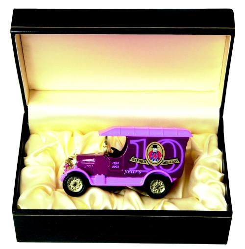 OXFORD DIECAST BULL219G 10th Anniversary Oxford Originals Non Scale Model 