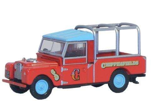 OXFORD DIECAST CH029 Land Rover Series 1 109" Frame Chipperfield 1:76 Scale Model Circus Theme