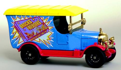 OXFORD DIECAST CS011 Brocks Fireworks Oxford Originals Non Scale Model Corner Shop Theme