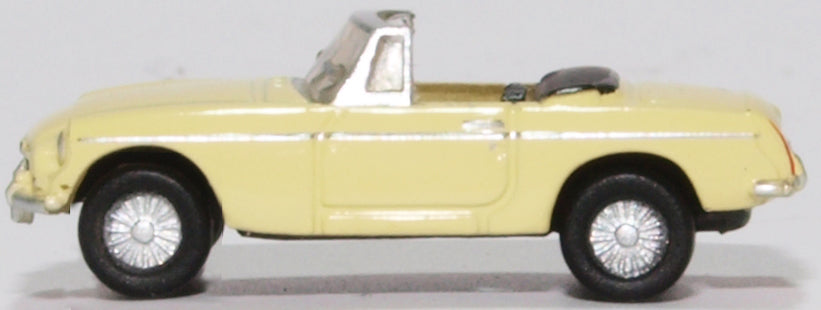 Oxford Diecast MGB Roadster Pale Primrose NMGB002
