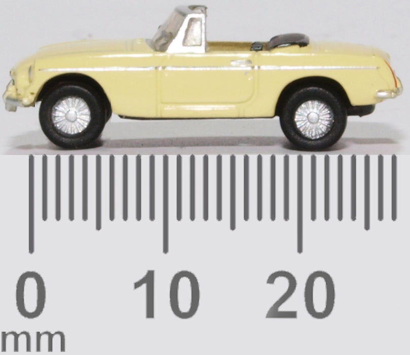 Oxford Diecast MGB Roadster Pale Primrose NMGB002