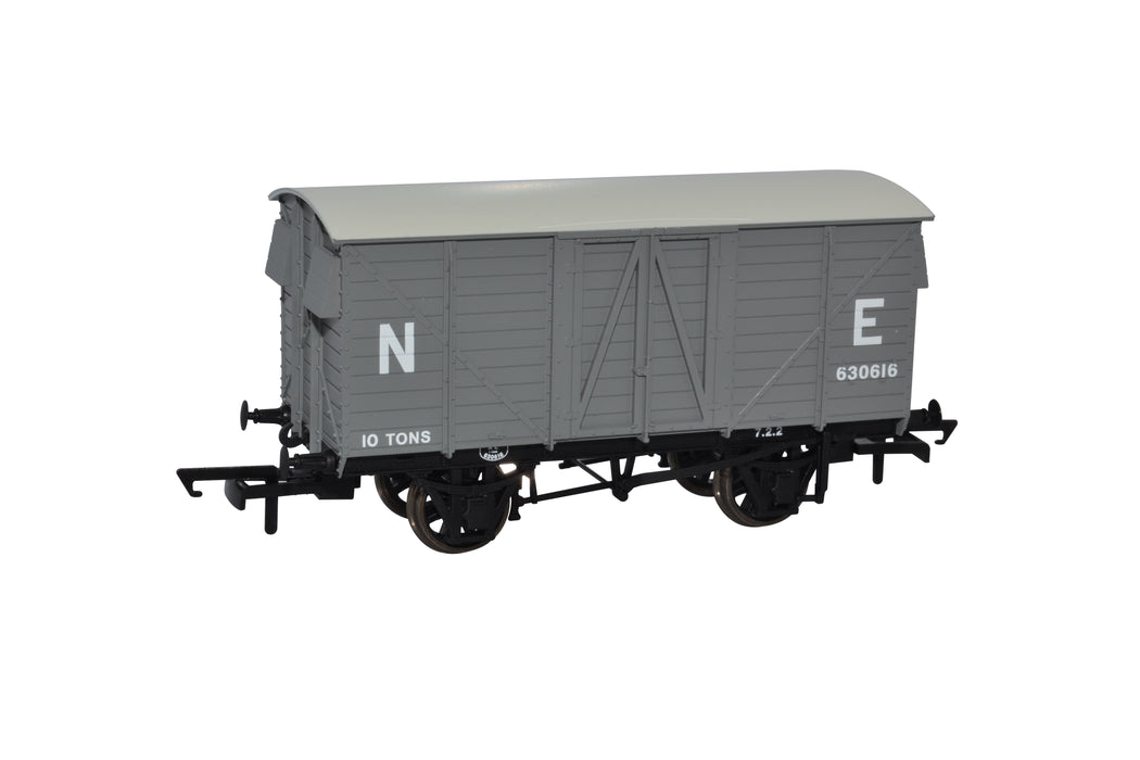 Oxford Rail Ne GER 10T Covered Van 630616