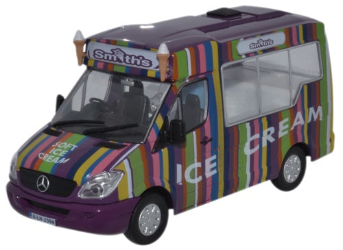 Oxford Diecast Whitby Mondial Ice Cream Smiths Ice Cream - 1:43 Scale WM006