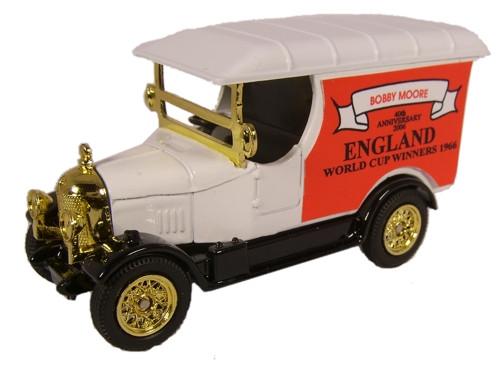 OXFORD DIECAST FB19 Bobby Moore Wilson 40th Anniversary Non Scale Model Football Theme